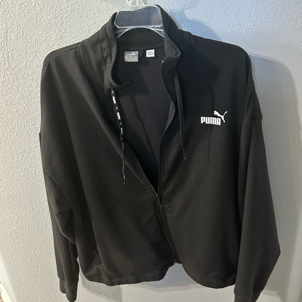 Like new Puma zip up. Size XL